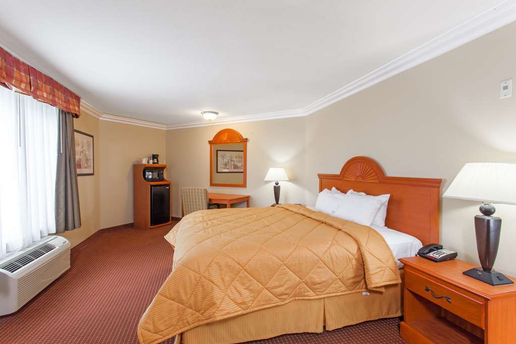 Days Inn By Wyndham Карлсбад Номер фото